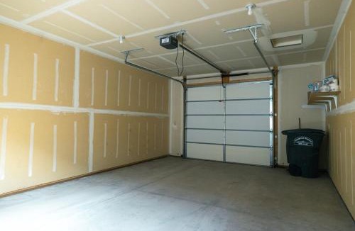 Evergreen House | Peaceful Townhome Fast WiFi Enclosed Garage