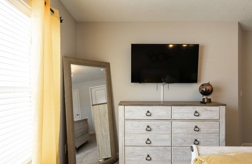 Brunswick House | Peaceful Townhouse Near CLE Hopkins Airport