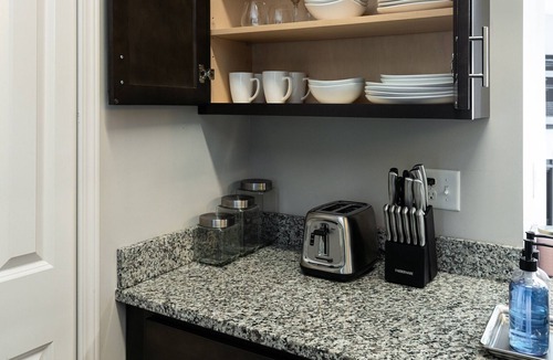 Brunswick House | Peaceful Townhouse Near CLE Hopkins Airport