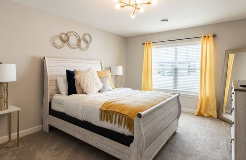 Brunswick House | Peaceful Townhouse Near CLE Hopkins Airport