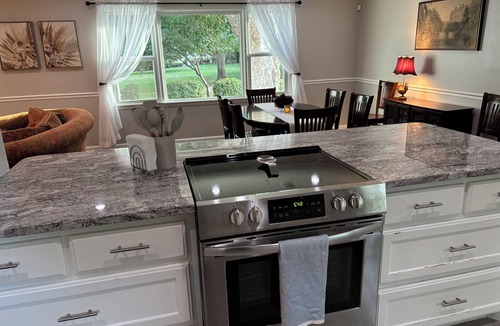Tulsa House | Peaceful Tulsa Retreat - 3BR Home on 1 Acre Near Expo & Downtown