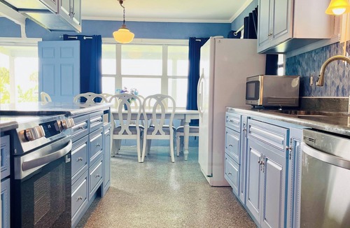 Elberta Cottage | Peaceful Two Bedroom Cottage with Private Beach