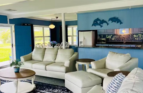 Elberta Cottage | Peaceful Two Bedroom Cottage with Private Beach