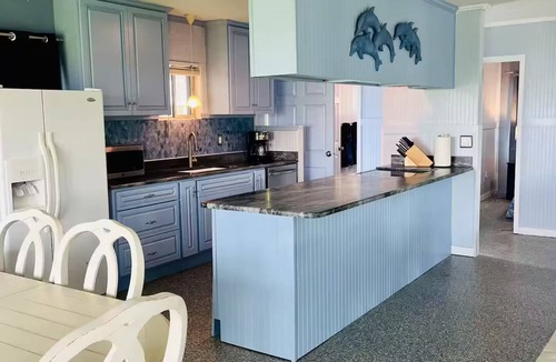 Elberta Cottage | Peaceful Two Bedroom Cottage with Private Beach