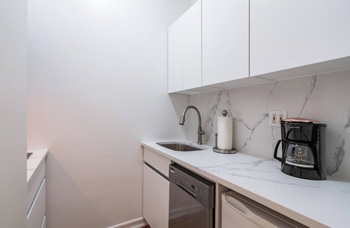 Upper East Side Apartment | Peaceful Upper East Side Studio near Subways
