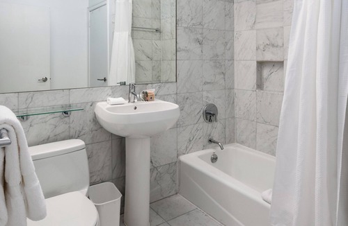 Upper East Side Apartment | Peaceful Upper East Side Studio near Subways