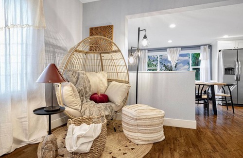 Esperance House | Peaceful Upper Unit in Edmonds | Mins to Ferry