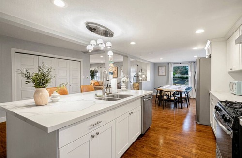 Esperance House | Peaceful Upper Unit in Edmonds | Mins to Ferry