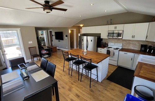 Lafontaine Cottage | Peaceful Upscale Muskoka Cottage, 3 Bedrooms, Hot Tub, WiFi, Satellite