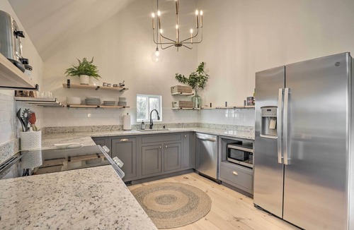Eagle Rock Cottage | Peaceful Family Escape on Table Rock Lake!