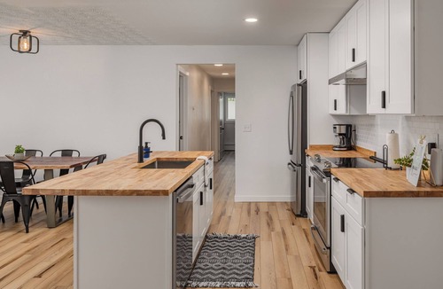 Northeast Anchorage House | Peaceful Valley 2