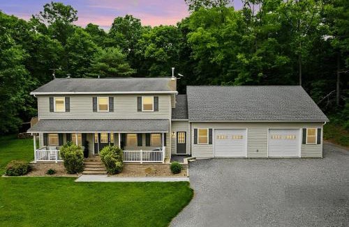 Newport House | Peaceful Valley Retreat