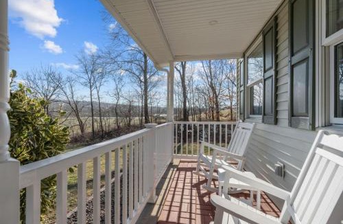 Newport House | Peaceful Valley Retreat