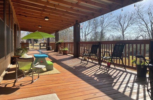 Victoria House | Peaceful Victoria Home ,7min from Downtown , EV Charger