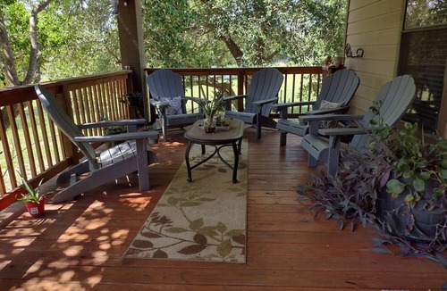 Victoria House | Peaceful Victoria Home ,7min from Downtown , EV Charger