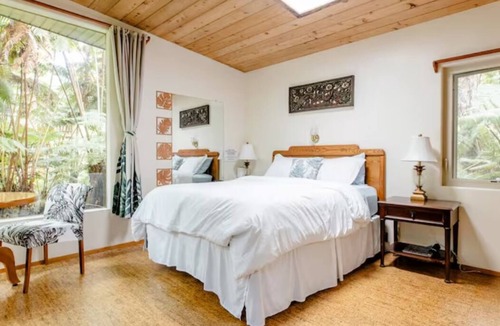 Volcano Cabin | Peaceful Volcano lodge with a hot tub