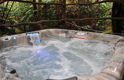 Volcano Cabin | Peaceful Volcano lodge with a hot tub