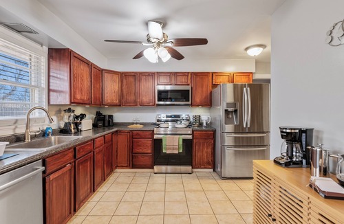 Wichita House | Peaceful w. KingBeds & Deck/East Near WSU