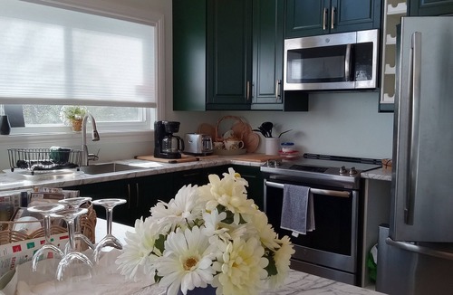 Frontenac Cottage | Peaceful Waterfront Cottage with Sand Beach