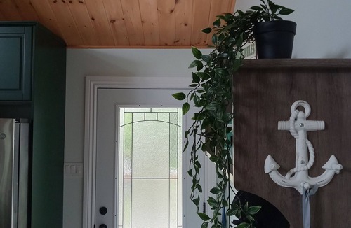 Frontenac Cottage | Peaceful Waterfront Cottage with Sand Beach