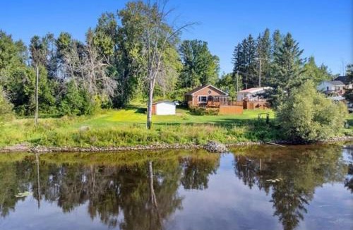 Plaisance Ski Chalet | Peaceful Waterfont Cottage - Quebec