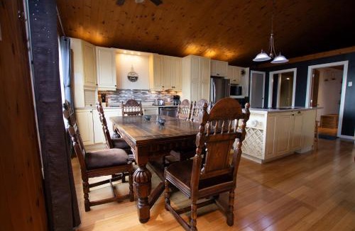 Plaisance Ski Chalet | Peaceful Waterfont Cottage - Quebec