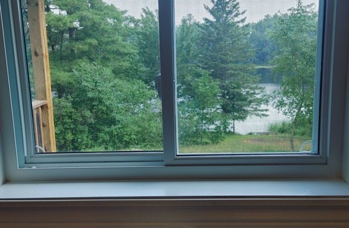 Frontenac Cottage | Peaceful waterfront, 3-bedroom with AC near Westport