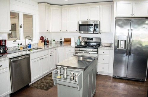 Oldhams Cottage | Peaceful Waterfront 3 BR/2BA