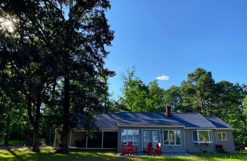 Oldhams Cottage | Peaceful Waterfront 3 BR/2BA