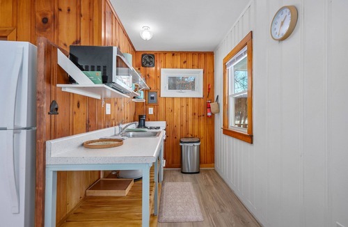 Silver Beach Cottage | Peaceful Waterfront Cottage with Pond Views