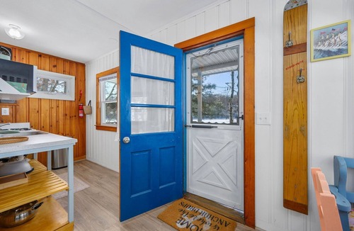 Silver Beach Cottage | Peaceful Waterfront Cottage with Pond Views