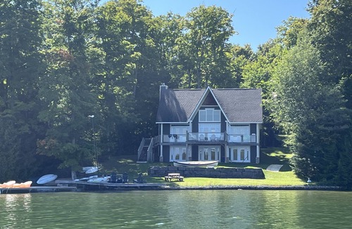 Eugenia Cottage | Peaceful waterfront family cottage on Lake Eugenia