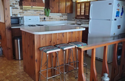 Algoma District Cottage | Peaceful Waterfront Cottage - minutes to beach