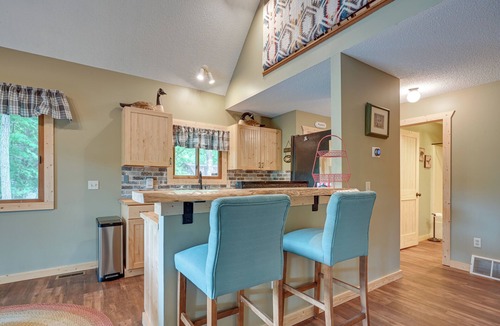 Alger Cabin | Peaceful Waterfront Cabin on Tittabawassee River!