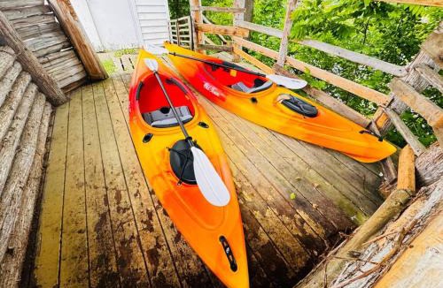 Sutton House | Peaceful Waterfront Cottage on Georgina