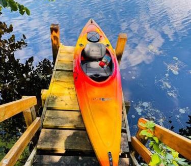 Sutton House | Peaceful Waterfront Cottage on Georgina