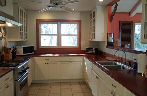 Old Homosassa House | Peaceful Waterfront Home, Daily Sunset, Dock, 3 Min to Boat ramp & Gulf Access