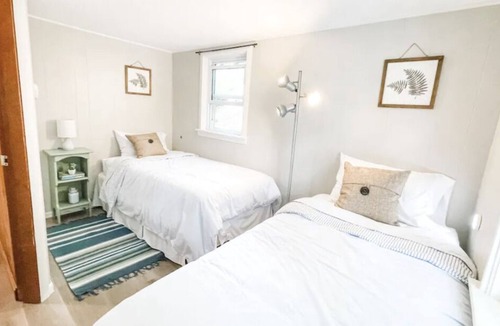 North Windham House | Peaceful Waterfront Hideaway with 5 bedrooms!