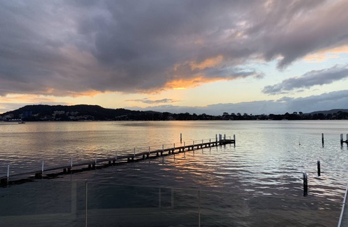 Point Clare House | Peaceful Waterfront house Great View Private Jetty