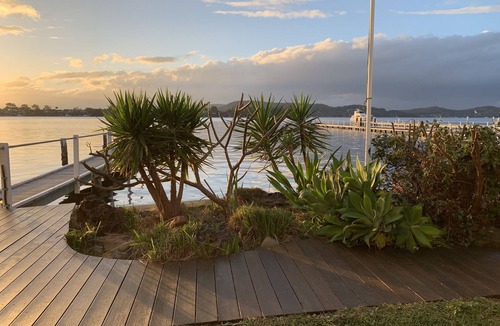 Point Clare House | Peaceful Waterfront house Great View Private Jetty