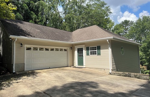 Anderson House | Peaceful waterfront lake living!