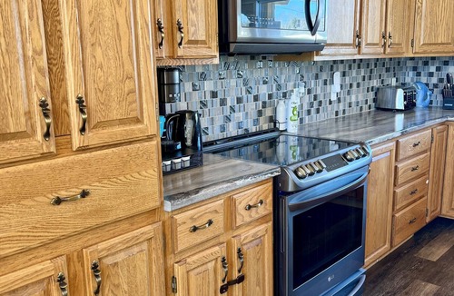 Weslemkoon Cottage | Peaceful Waterfront Lake House on Weslemkoon Lake