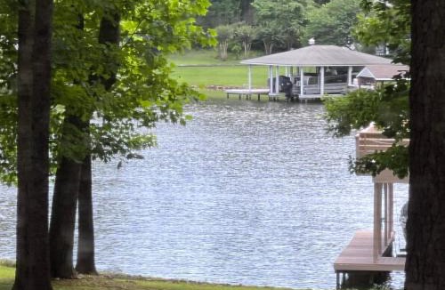 Henrico House | Peaceful, Waterfront, Lake Gaston, 3 King Bed, Water Toys, Firepit