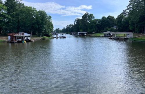 Henrico House | Peaceful, Waterfront, Lake Gaston, 3 King Bed, Water Toys, Firepit