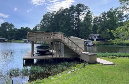 Henrico House | Peaceful, Waterfront, Lake Gaston, 3 King Bed, Water Toys, Firepit