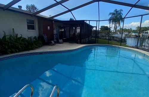 Bay Crest Park House | Peaceful Waterfront Pool Home