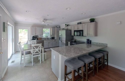 Wise House | Peaceful Waterfront Retreat!