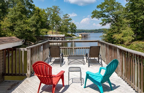 Wise House | Peaceful Waterfront Retreat!