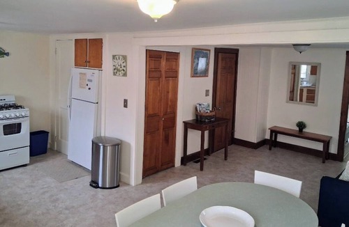 Portsmouth House | Peaceful Waterview Home- Sleeps 6- Newport County- Portsmouth Rhode Island