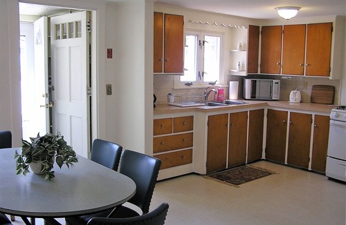 Portsmouth House | Peaceful Waterview Home- Sleeps 6- Newport County- Portsmouth Rhode Island
